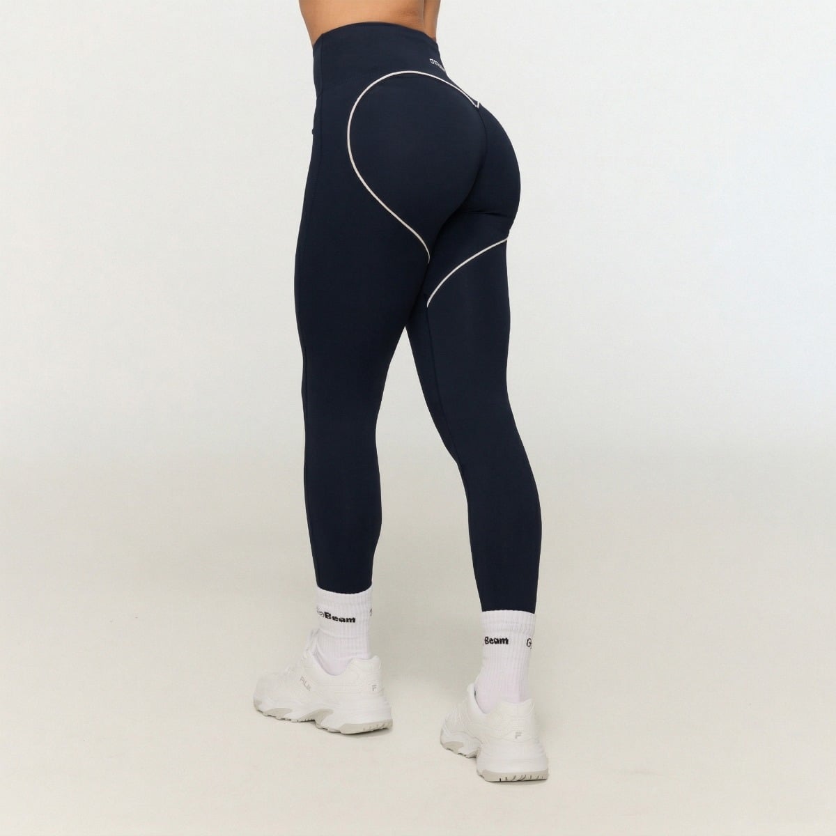 GymBeam VARSITY Leggings 4-Wege-Stretch Sportleggings mit Körperformung