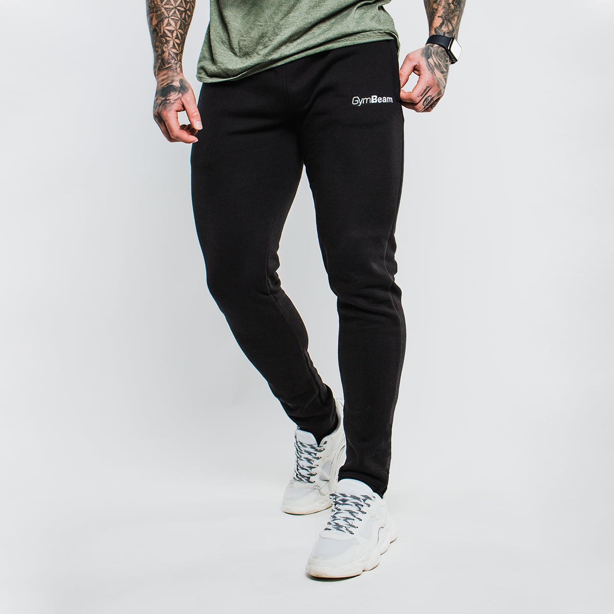 GymBeam Slimfit Jogginghose atmungsaktive Trainingshose knitterfrei Sporthose mit Knöchelbund