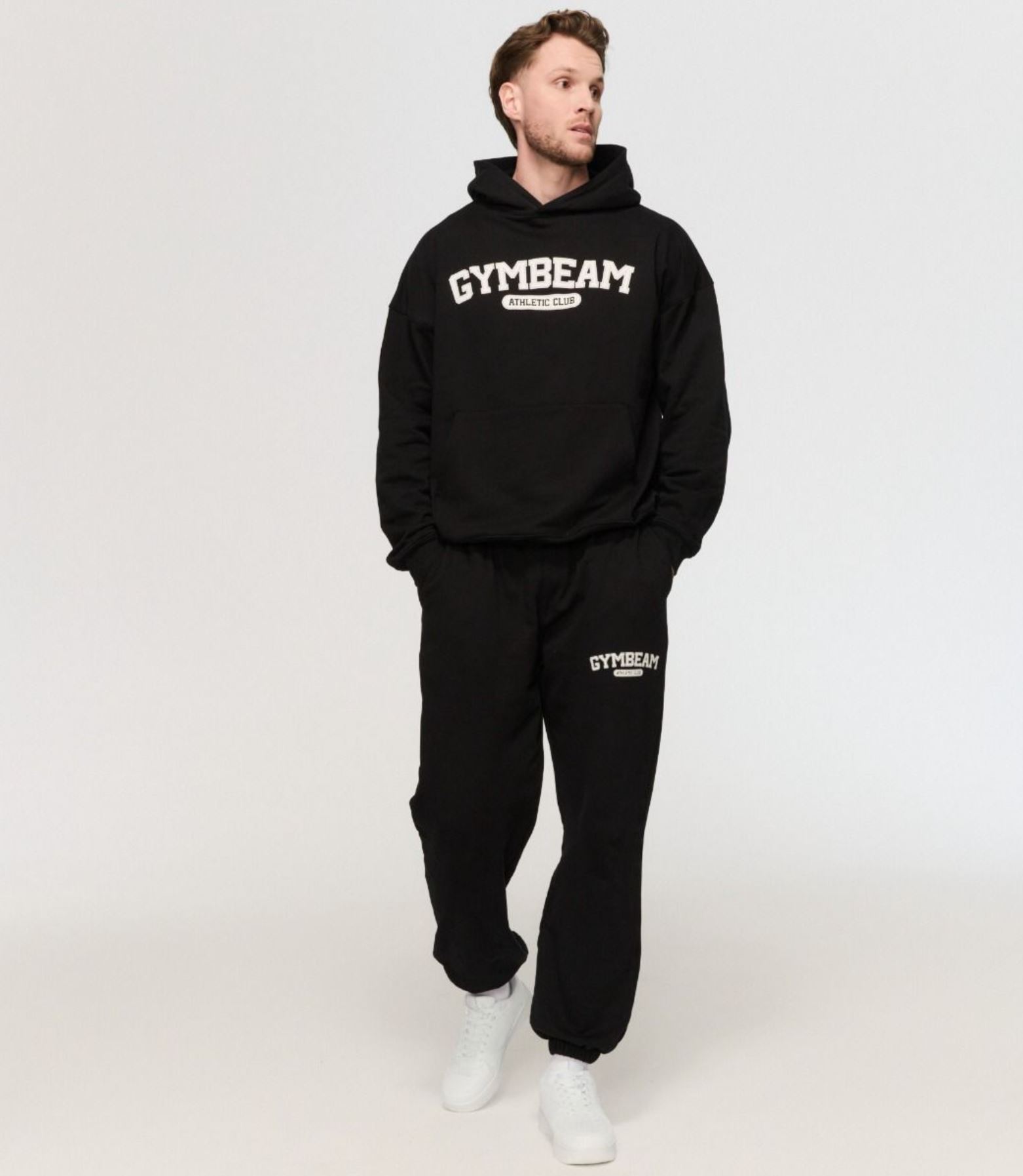 GymBeam VARSITY Sweatpants oversized fit Jogginghose aus 100% Baumwolle
