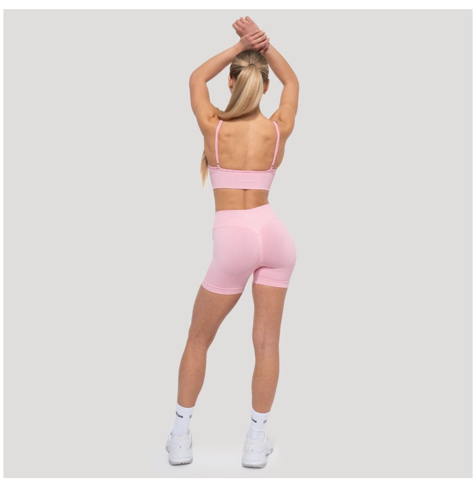 GymBeam LUMA Shorts Sportshorts für Frauen nahtloses Design Scrunchshorts Baby-Pink Gr. S