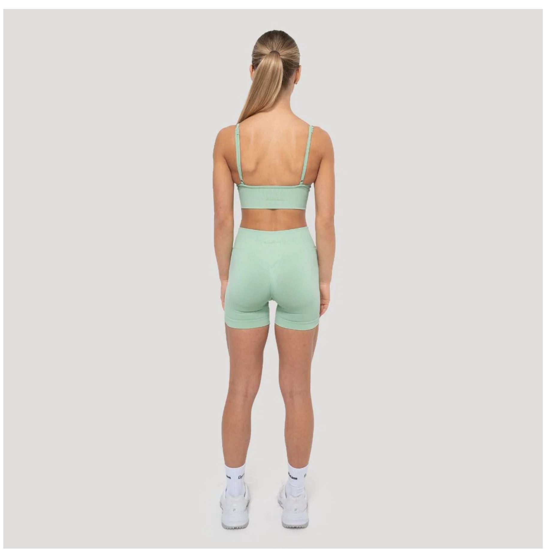GymBeam LUMA Shorts Sportshorts für Frauen nahtloses Design Scrunchshorts Pistachio Gr. S