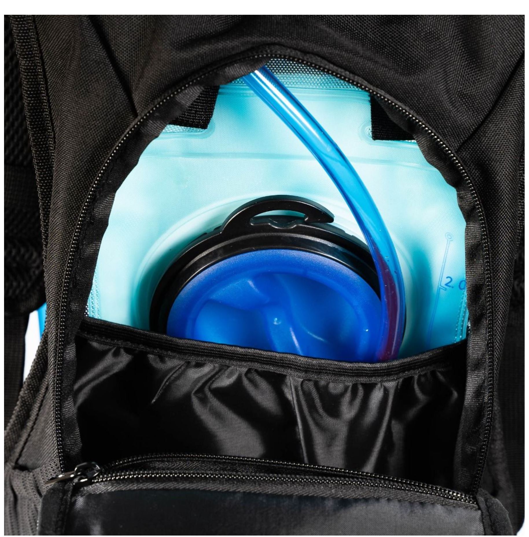 GymBeam Wasserrucksack Trail Hydropack Wanderrucksack mit Wasserbeutel 2 Liter Trinkrucksack