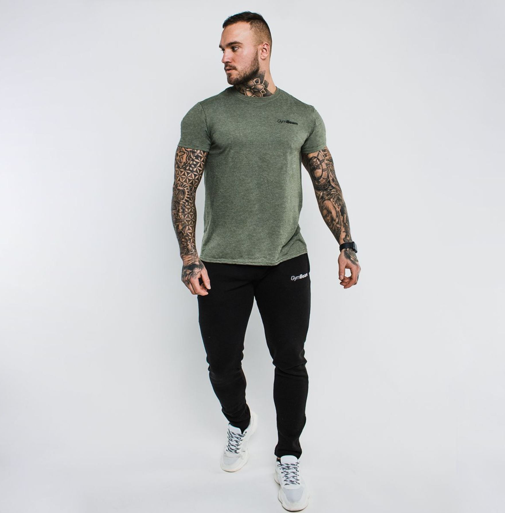 GymBeam Slimfit Jogginghose atmungsaktive Trainingshose knitterfrei Sporthose mit Knöchelbund