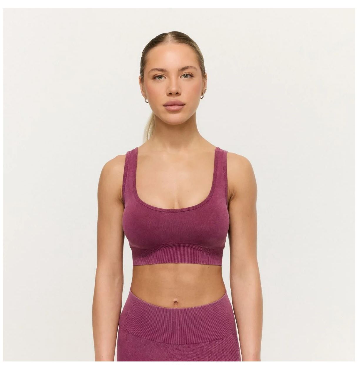 GymBeam LIFT Sport-BH in Plum nahtlos mittlerer Halt Fitness-BH mit Einlagen-Pads Gr. S