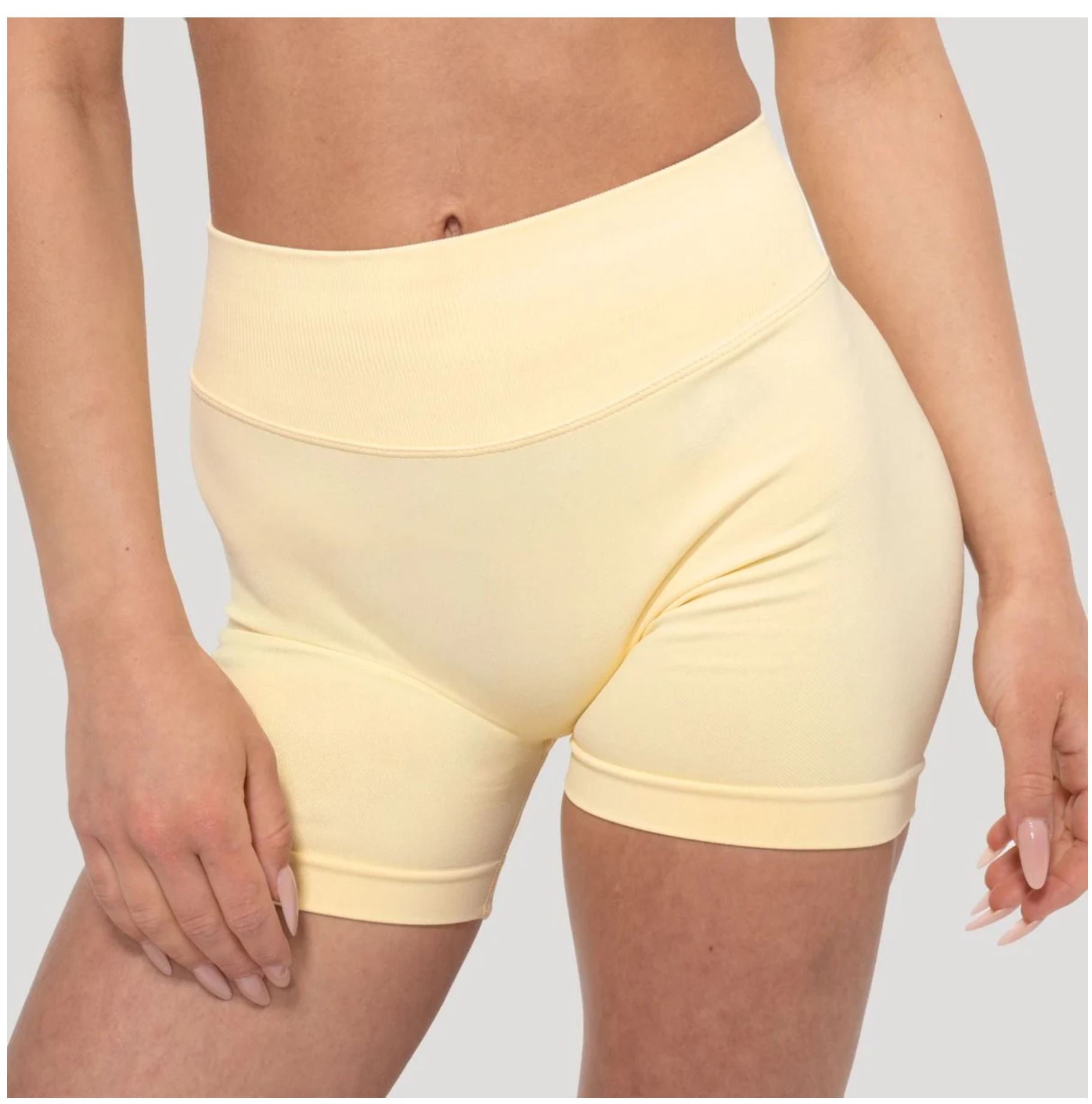 GymBeam LUMA Shorts Sportshorts für Frauen nahtloses Design Scrunchshorts Gelb Gr. S