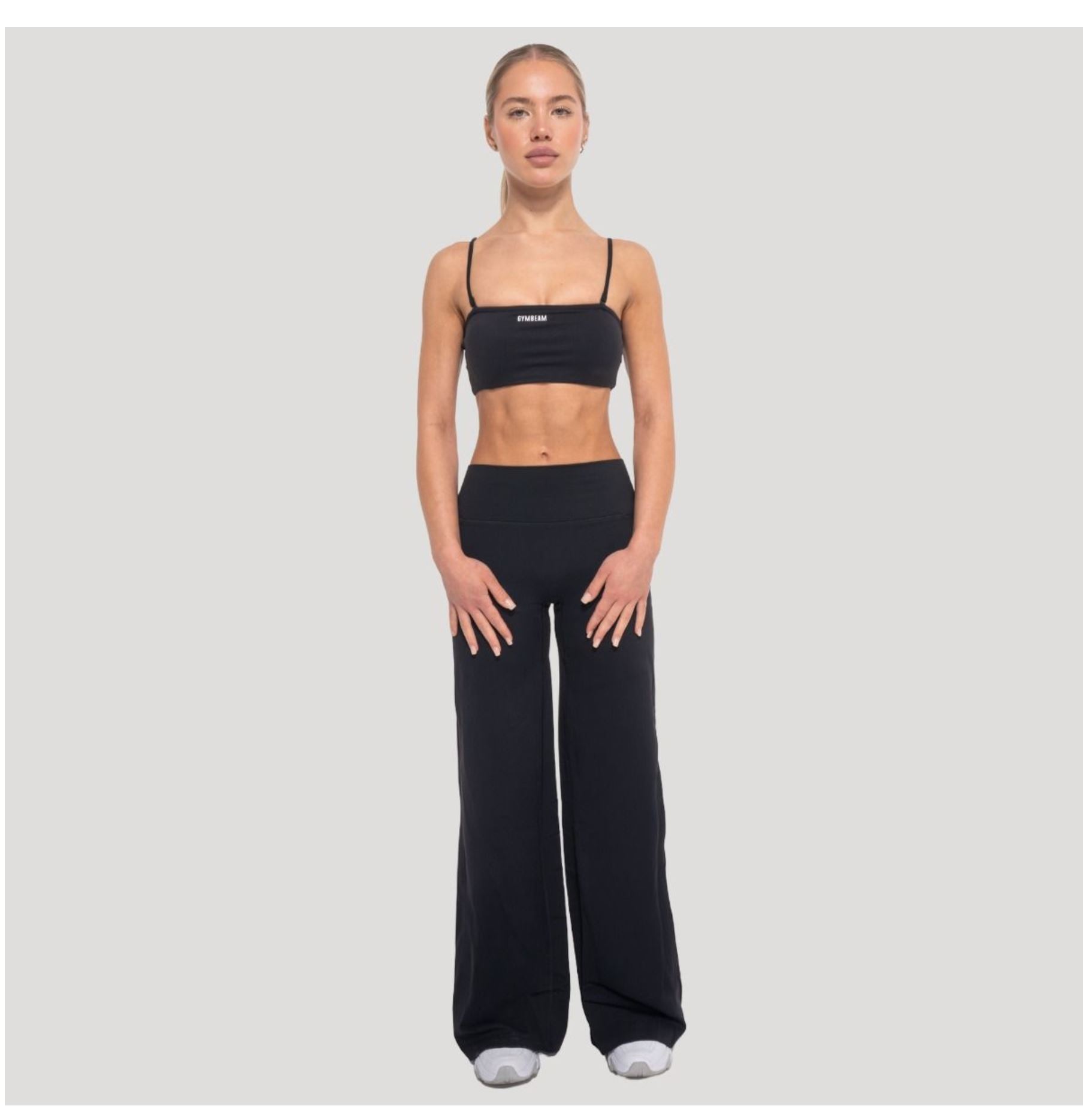 GymBeam Sporthose FLOW schwarz für Frauen Straight Pants atmungsaktive Trainingshose mit Strech Gr. L