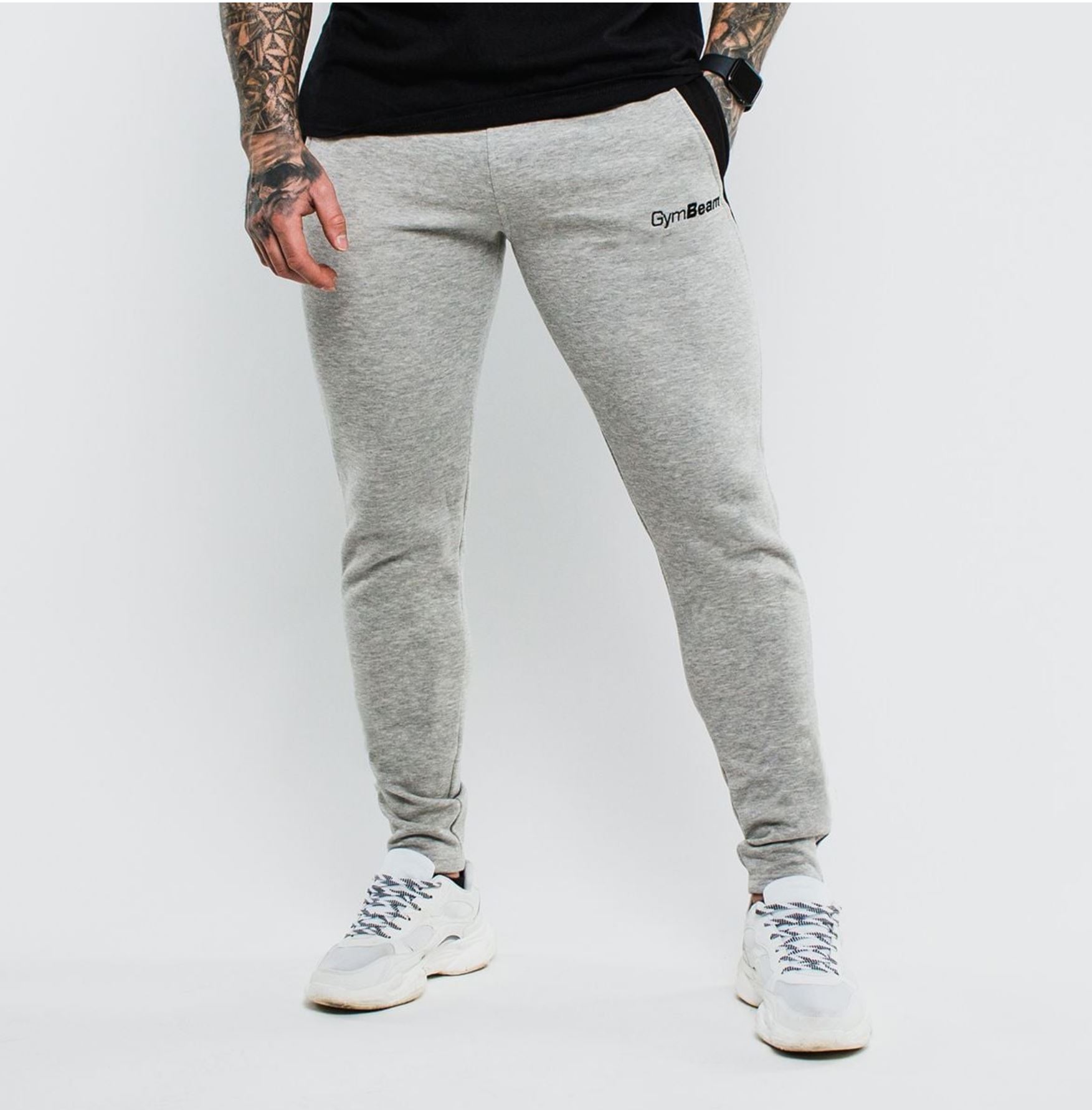 GymBeam Slimfit Jogginghose atmungsaktive Trainingshose knitterfrei Sporthose mit Knöchelbund