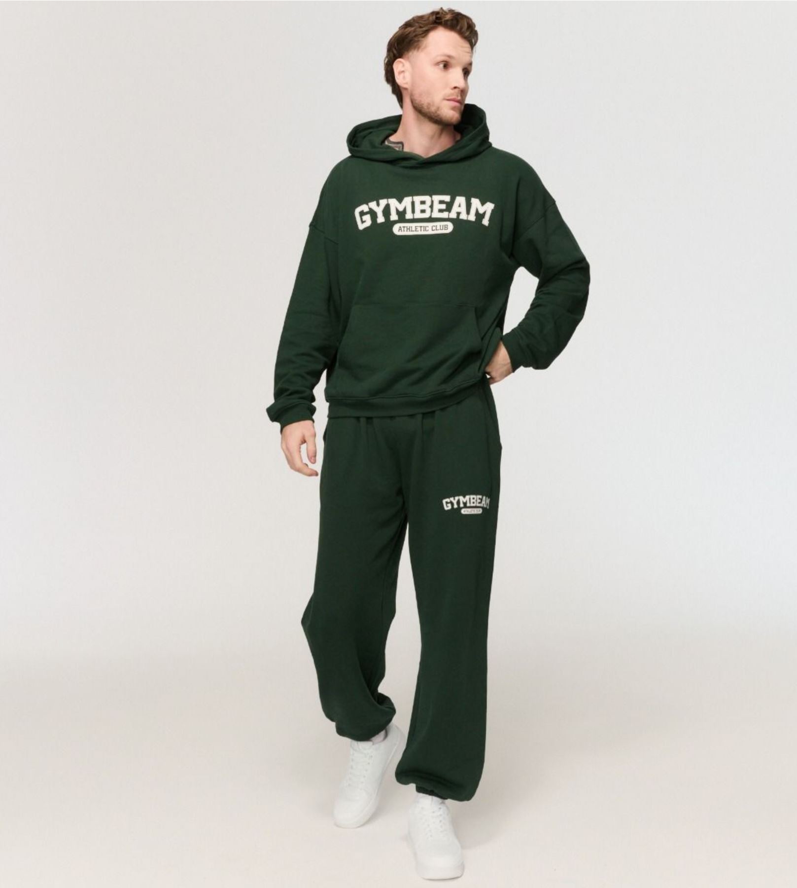 GymBeam VARSITY Sweatpants oversized fit Jogginghose aus 100% Baumwolle