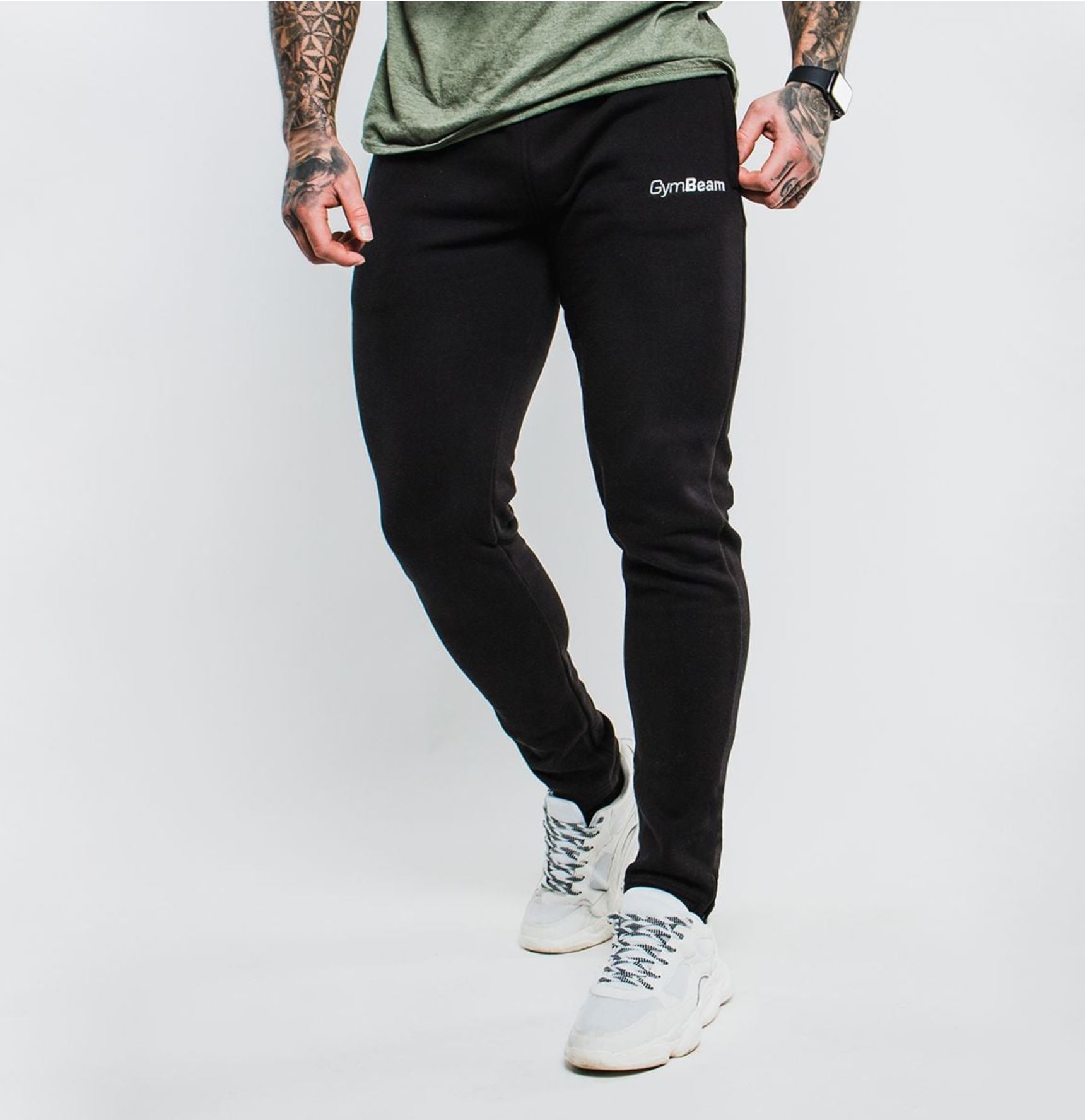GymBeam Slimfit Jogginghose atmungsaktive Trainingshose knitterfrei Sporthose mit Knöchelbund